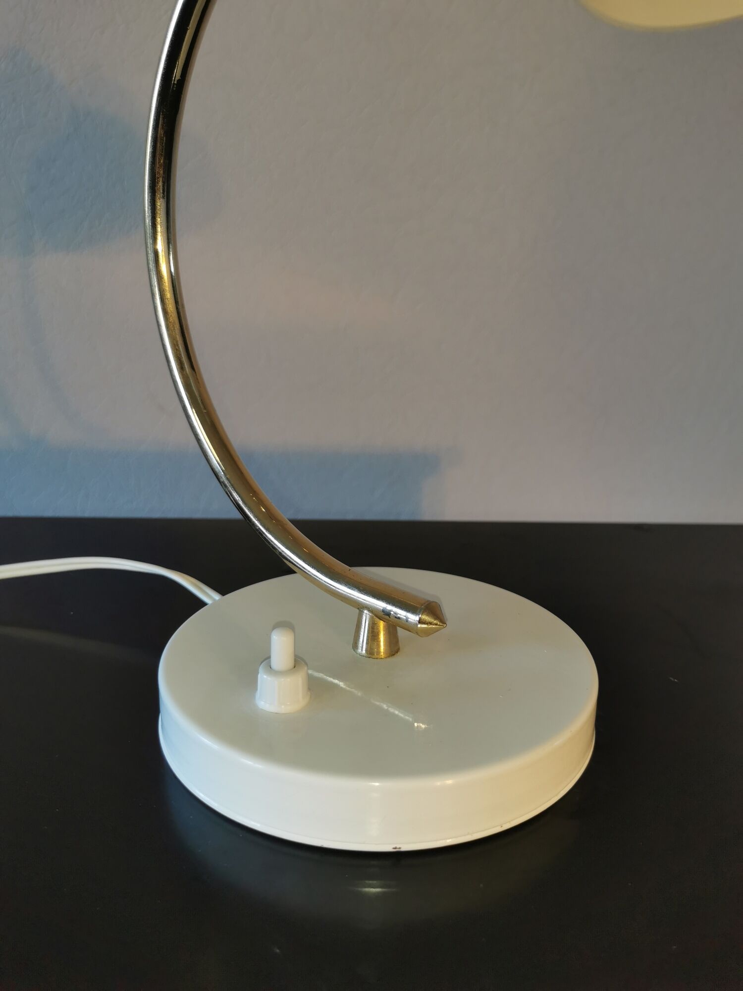 Curved lamp, brass and lacquered steel, 1960, France