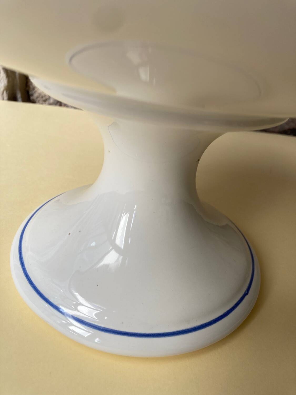 Fleur-de-lis earthenware fruit bowl signed Henriot