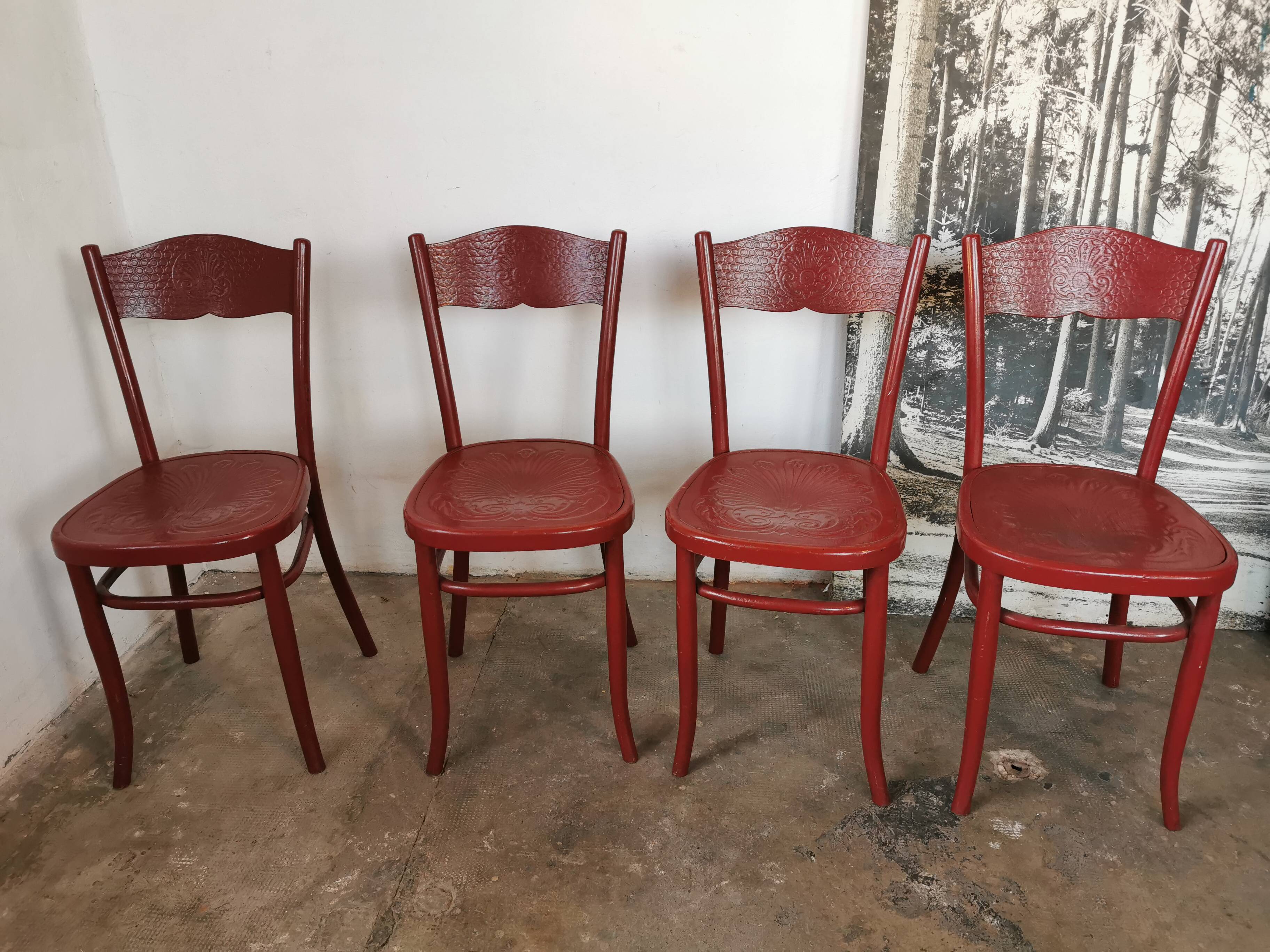 Set of 4 curved wooden bistro chairs Fischel