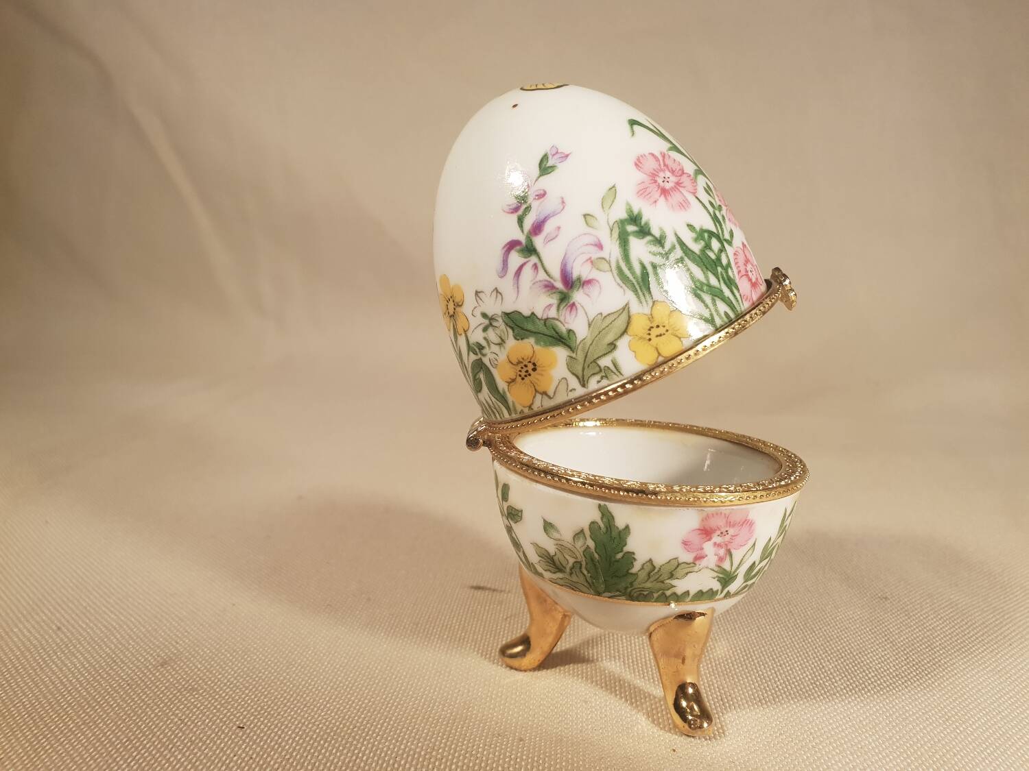 Egg jewelry box
