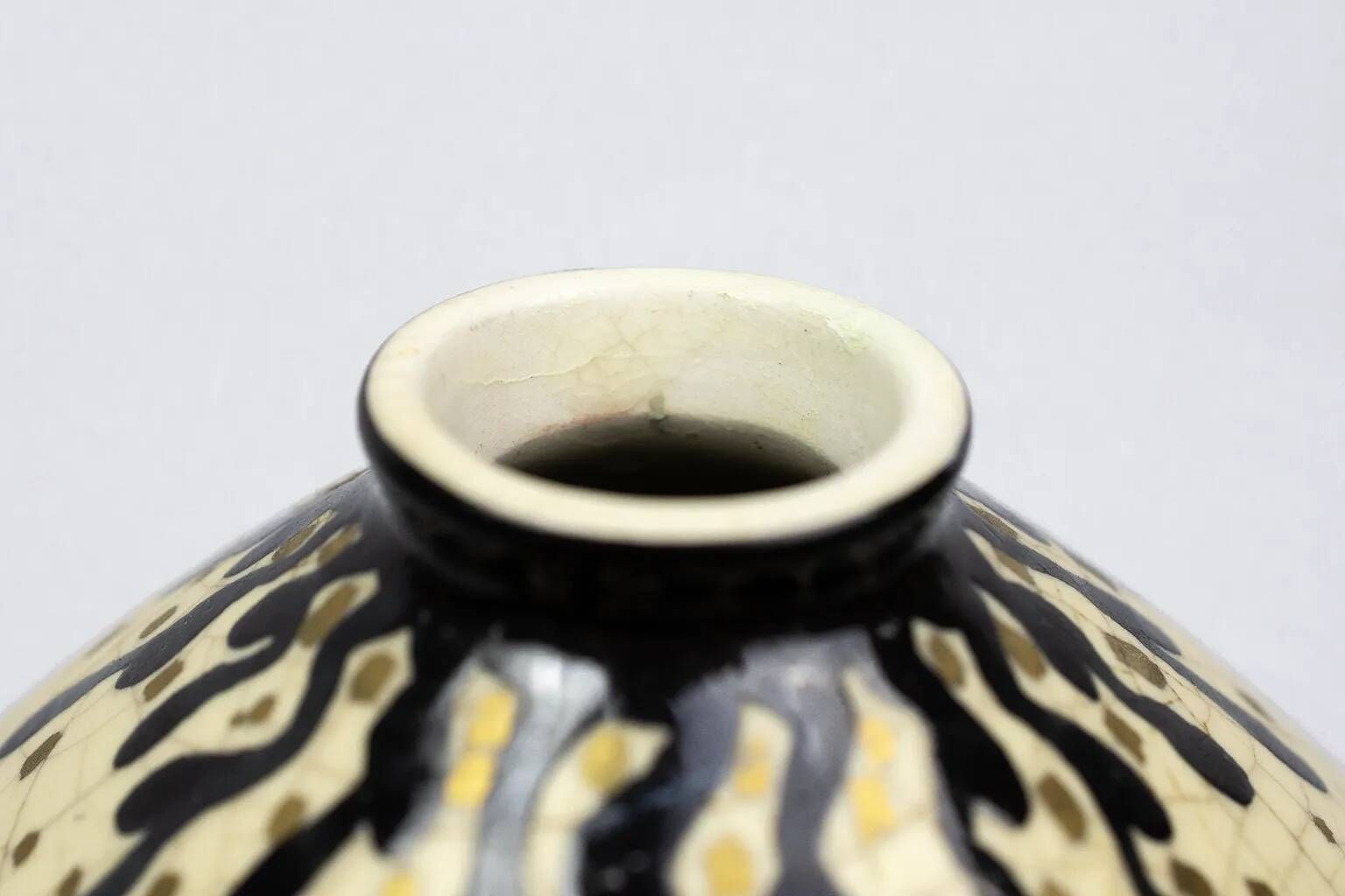 Art Deco vase Orchies, enamels on crackled background, stylised flowers