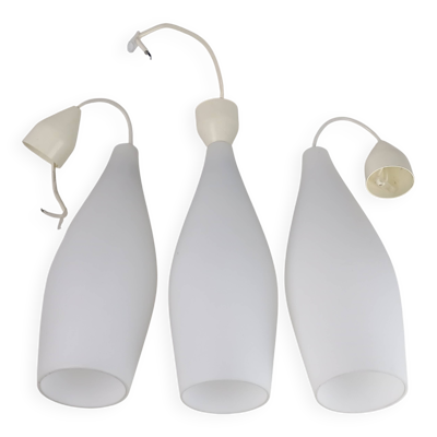 Ensemble de trois suspensions en verre opalin blanc Holmegaard