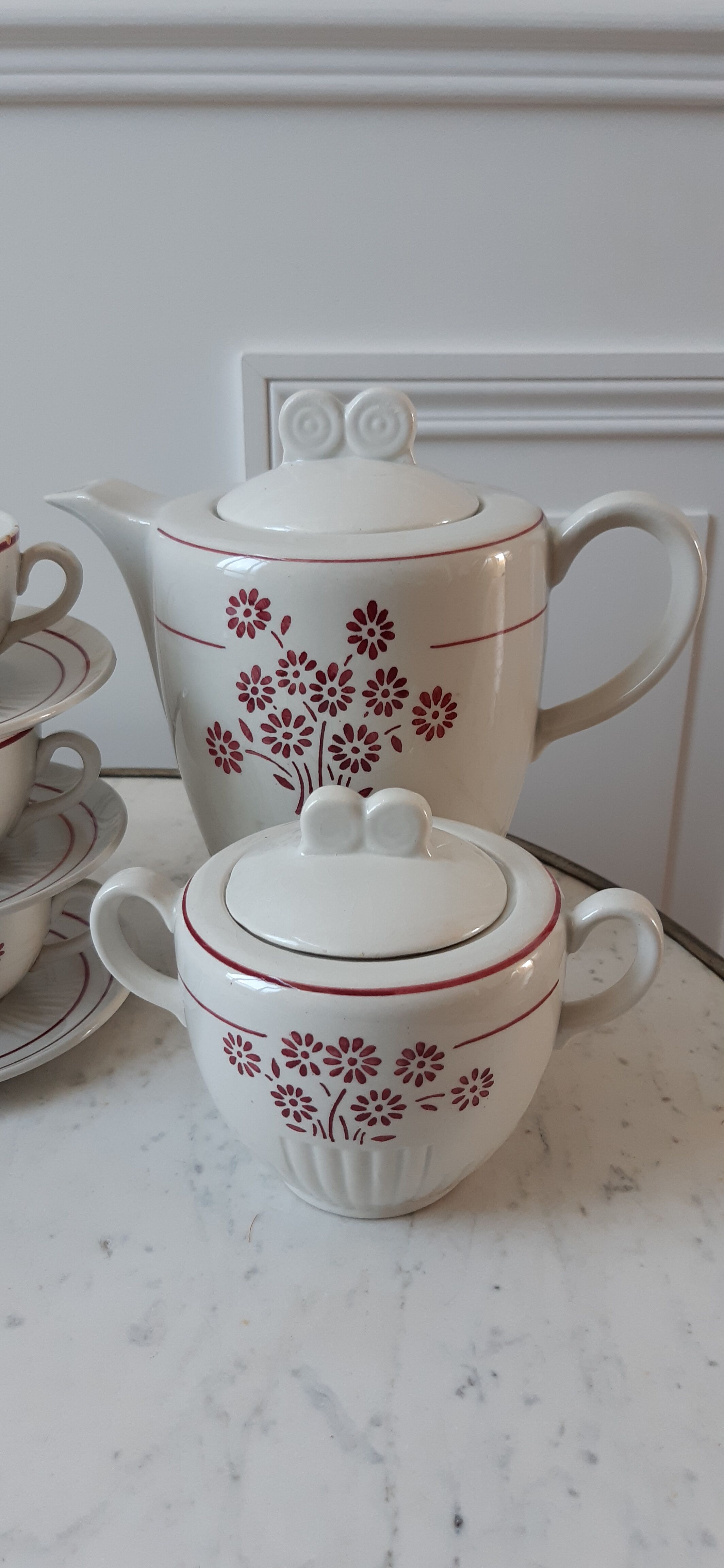 Coffee service KG Lunéville consisting of a coffee maker, 6 cups and a sugar bowl years 30-40