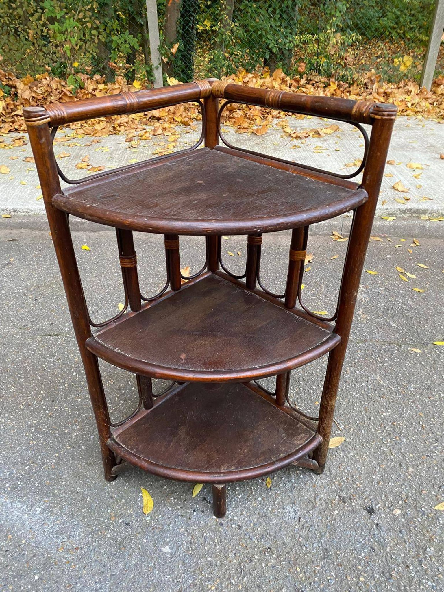Étagère d'angle vintage rotin et osier 3 niveaux