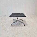 Model EA 124 + 125 Vitra Lounge Chair and Ottoman by Charles & Ray Eames