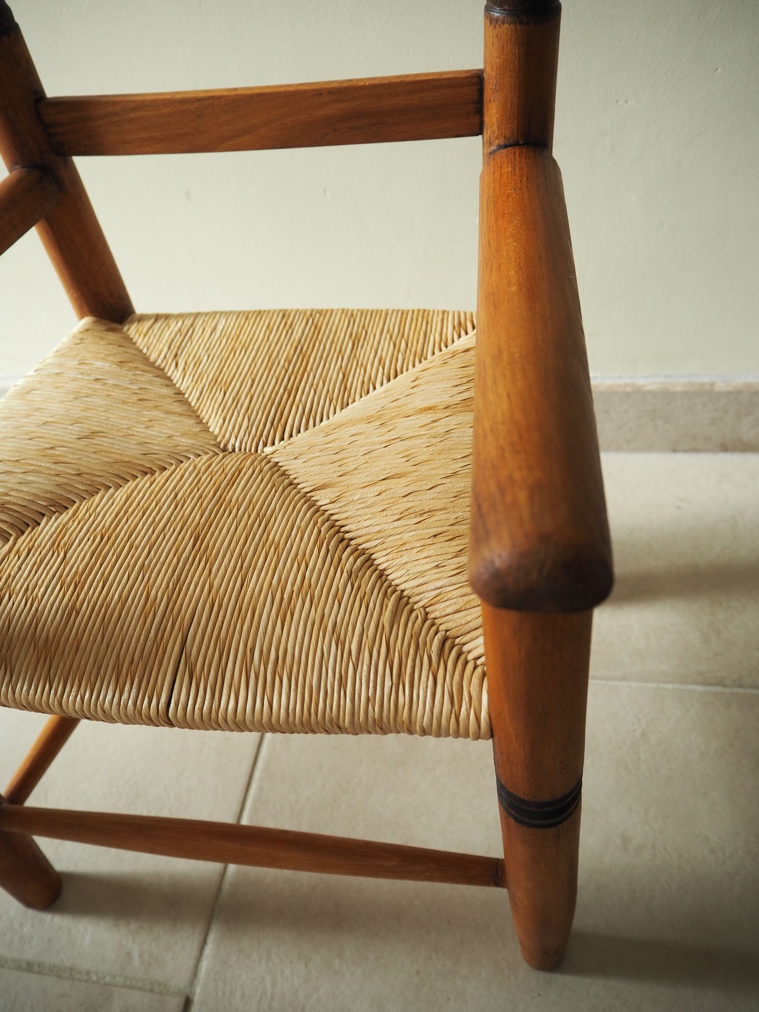 Ancien fauteuil paillé pour enfant
