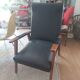 Fauteuil années 60 bois et simili cuir