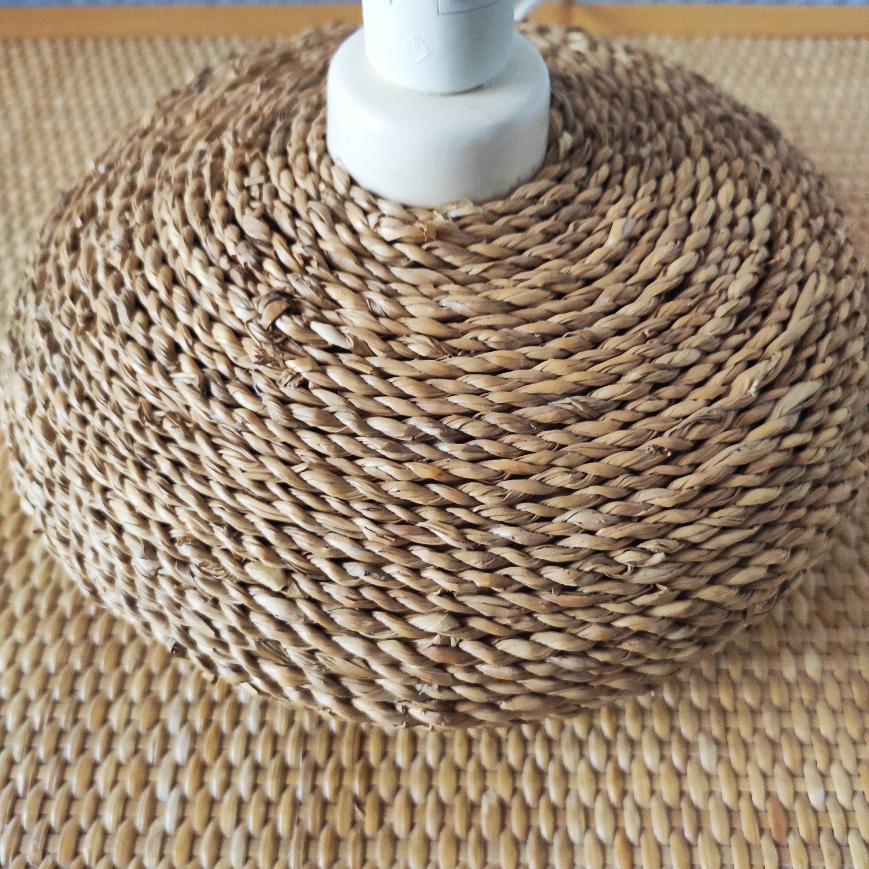 Vintage French lamp from the 70s-80s in ceramic and cord.