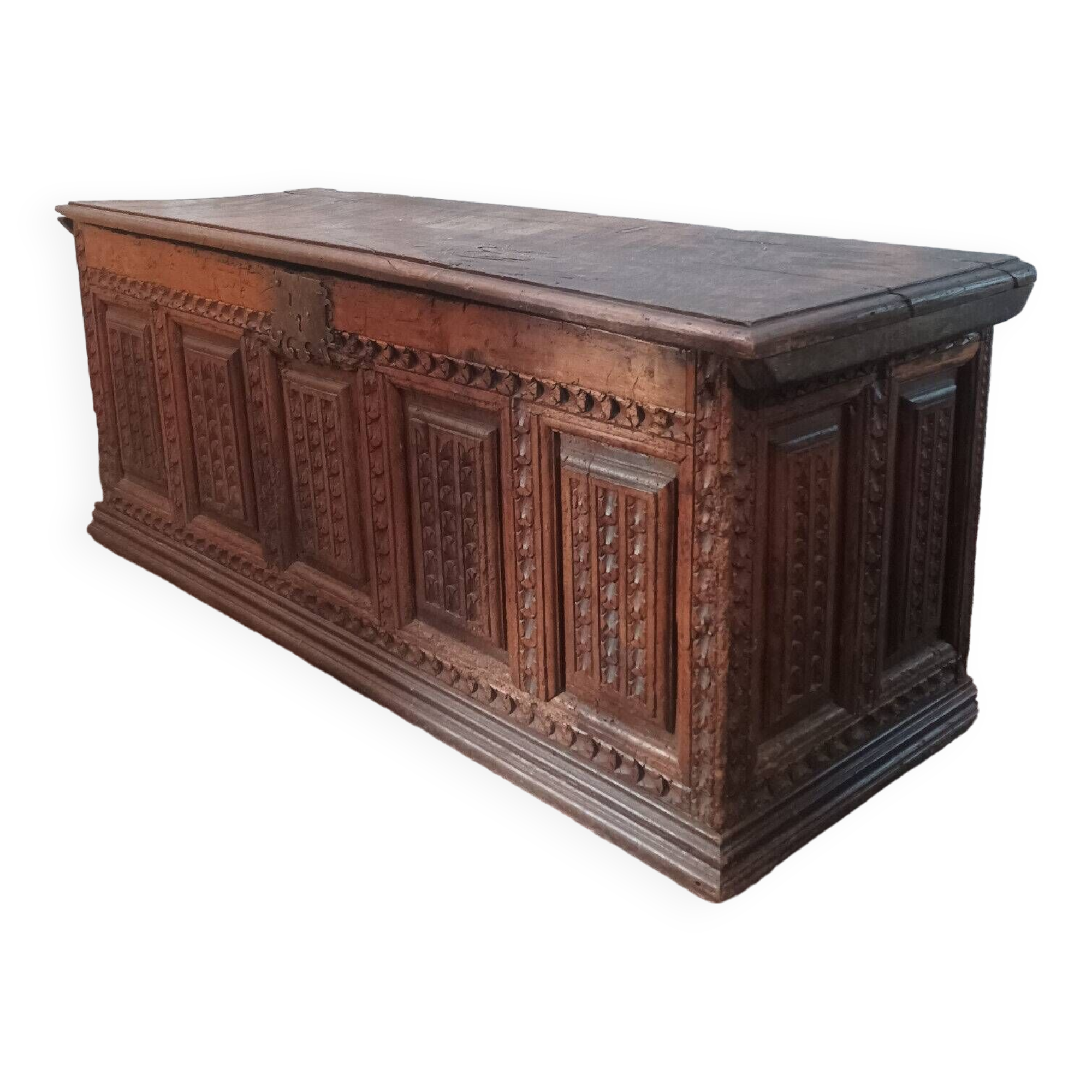 Louis XIII chest in carved walnut, 17th century