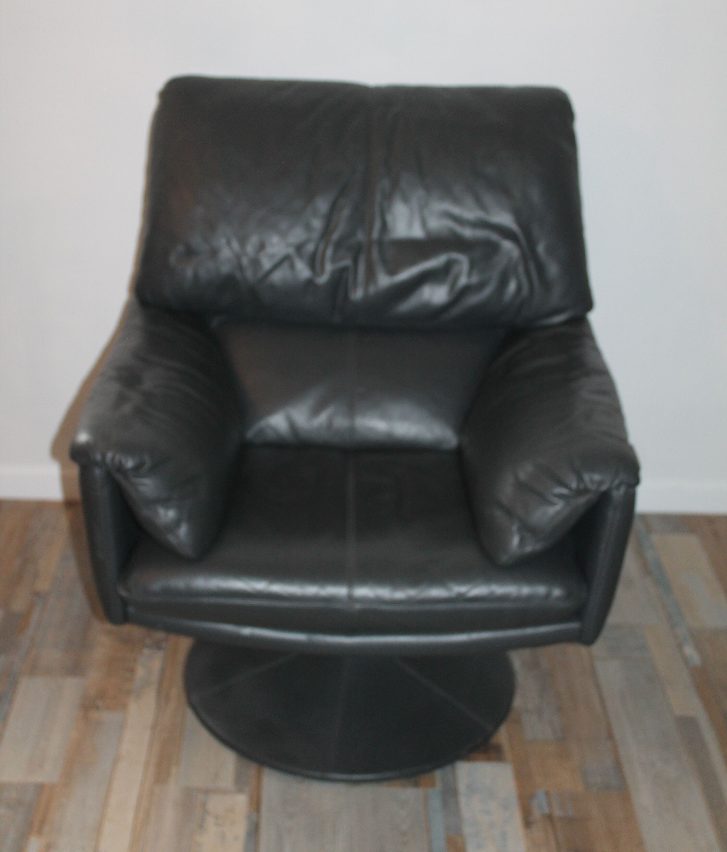 Fauteuil et ottoman cuir Leolux par Axel van Enthoven
