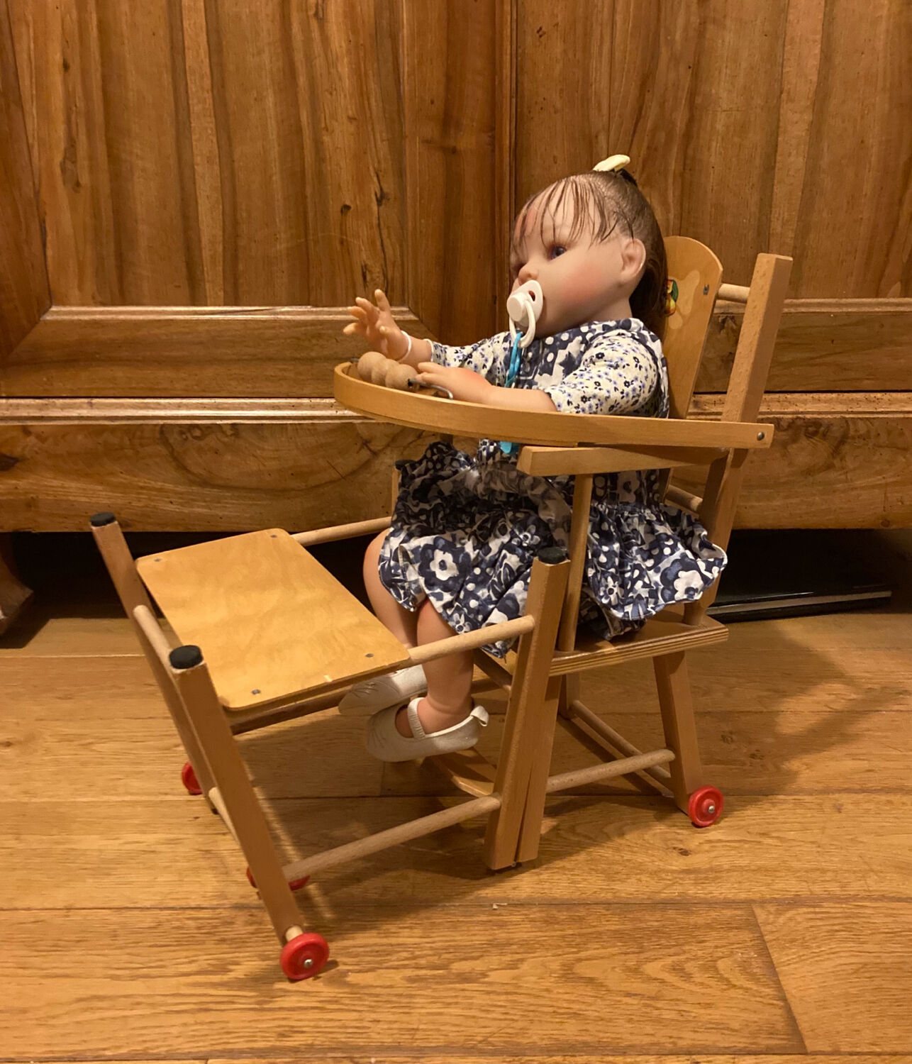 Doll high chair from the 20th century, convertible into a walker (deliverable)