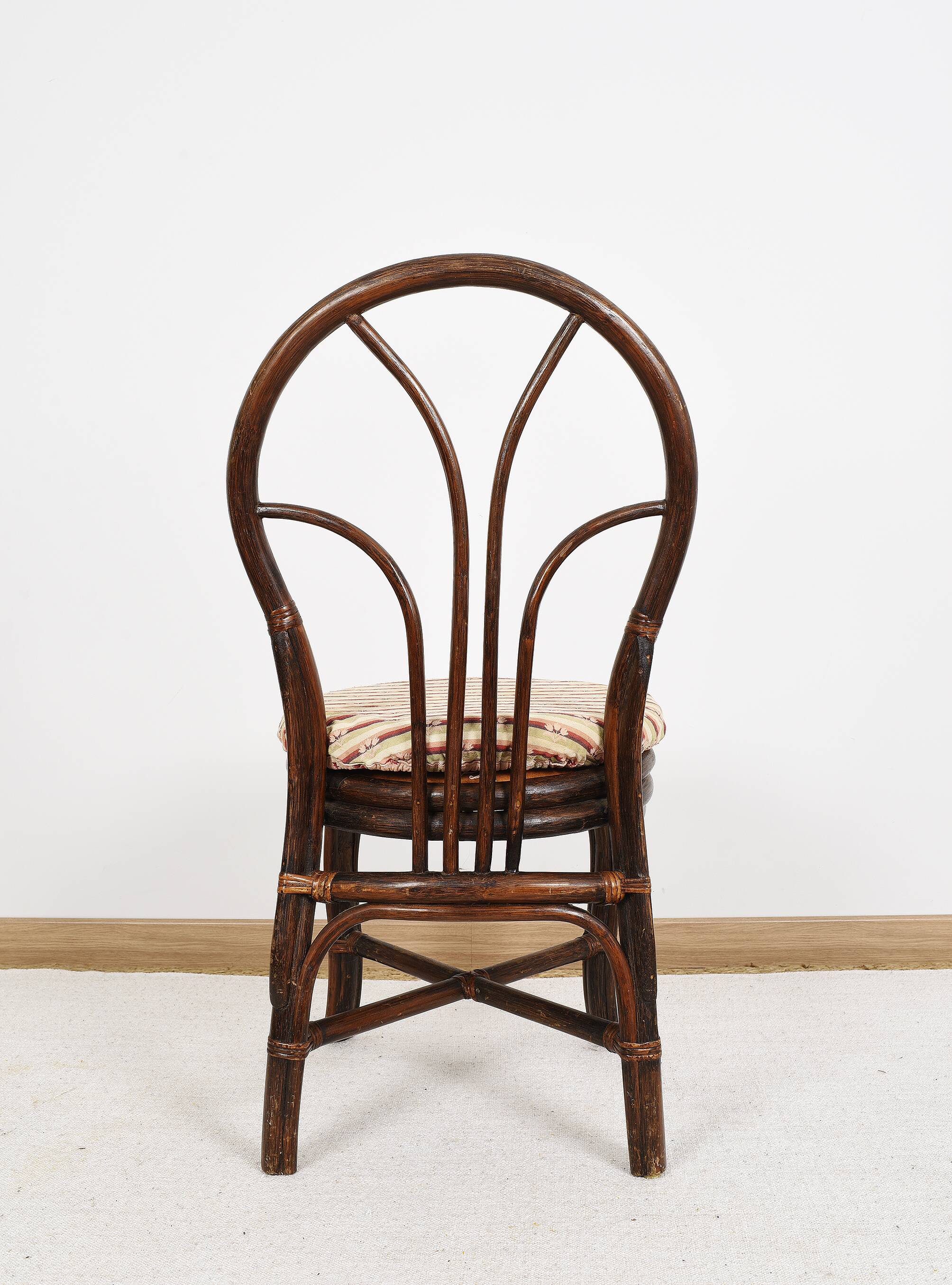 Set of 4 turned wicker chairs, vintage.