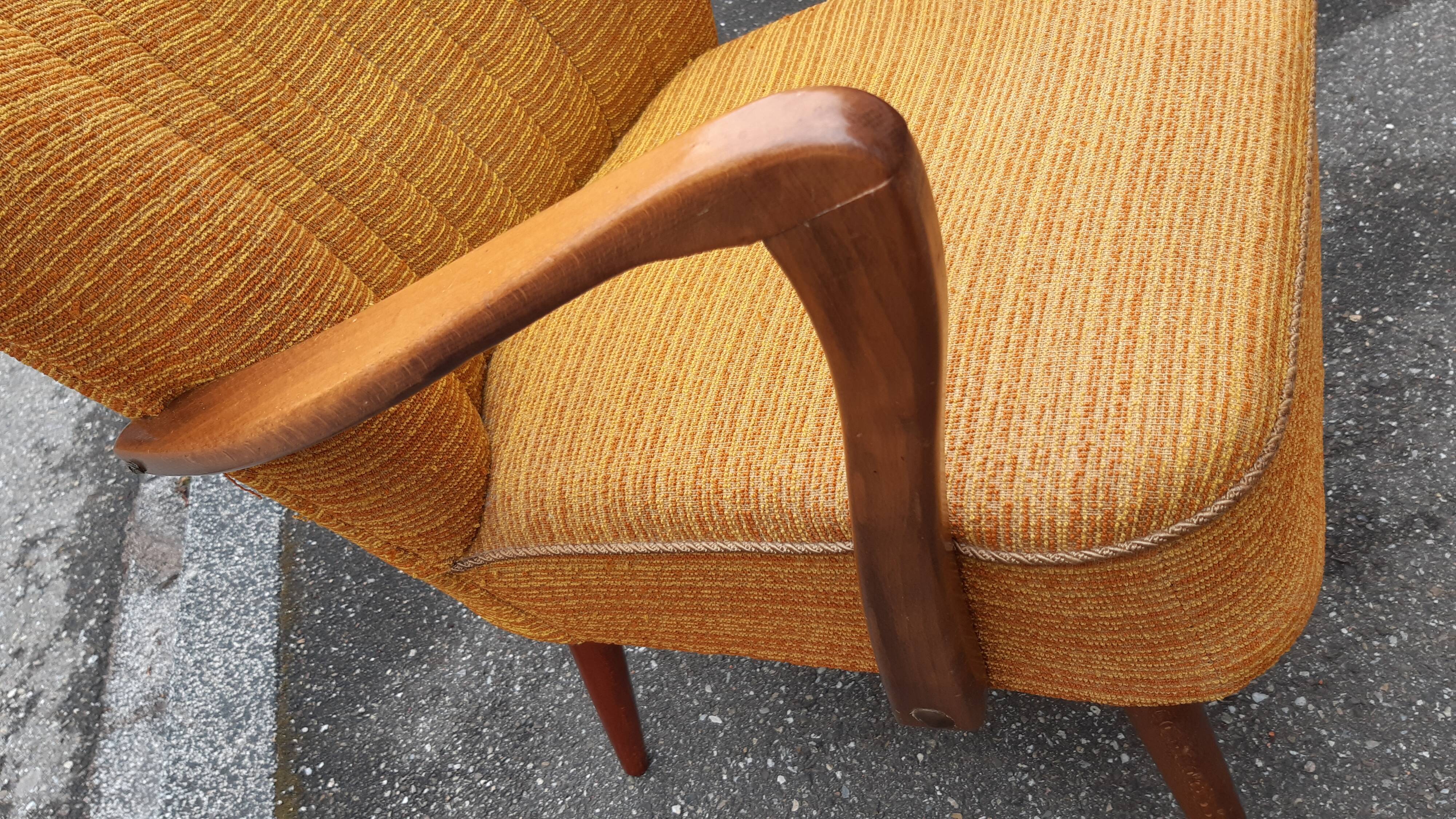 Cocktail chair armrests