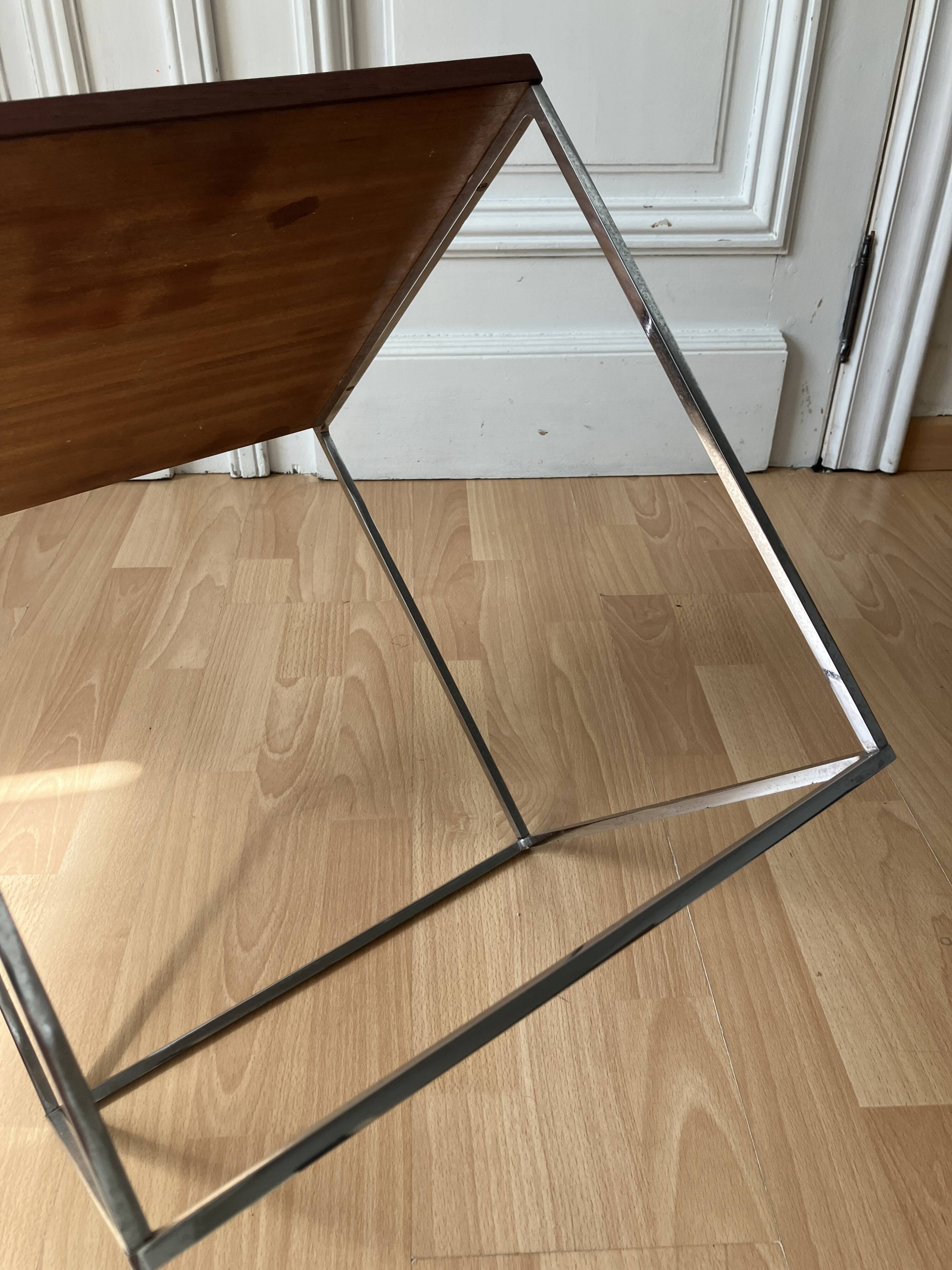 Table d’appoint années 60 en teck et acier chromé