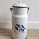 Pot à lait vintage en tôle émaillée