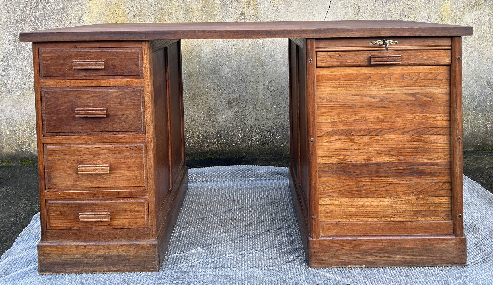Bureau de notaire, meuble de métier, bois, vintage, début XXème.