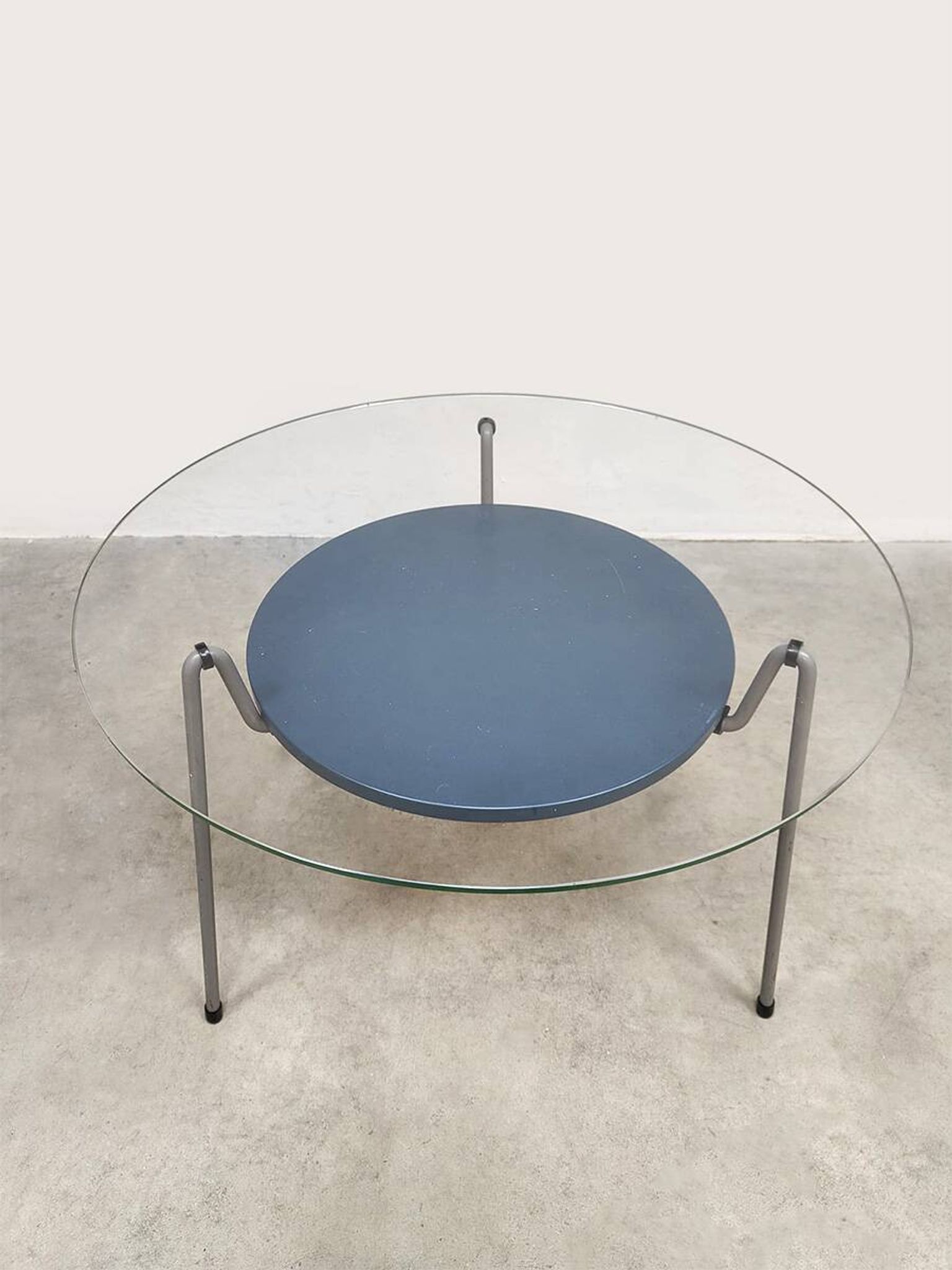 Vintage design 'Mug' coffee table model 535 Wim Rietveld Gispen 1953