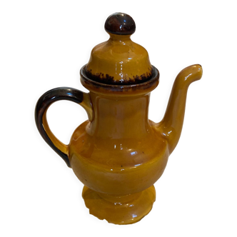 Teapot in yellow ceramic with the logo