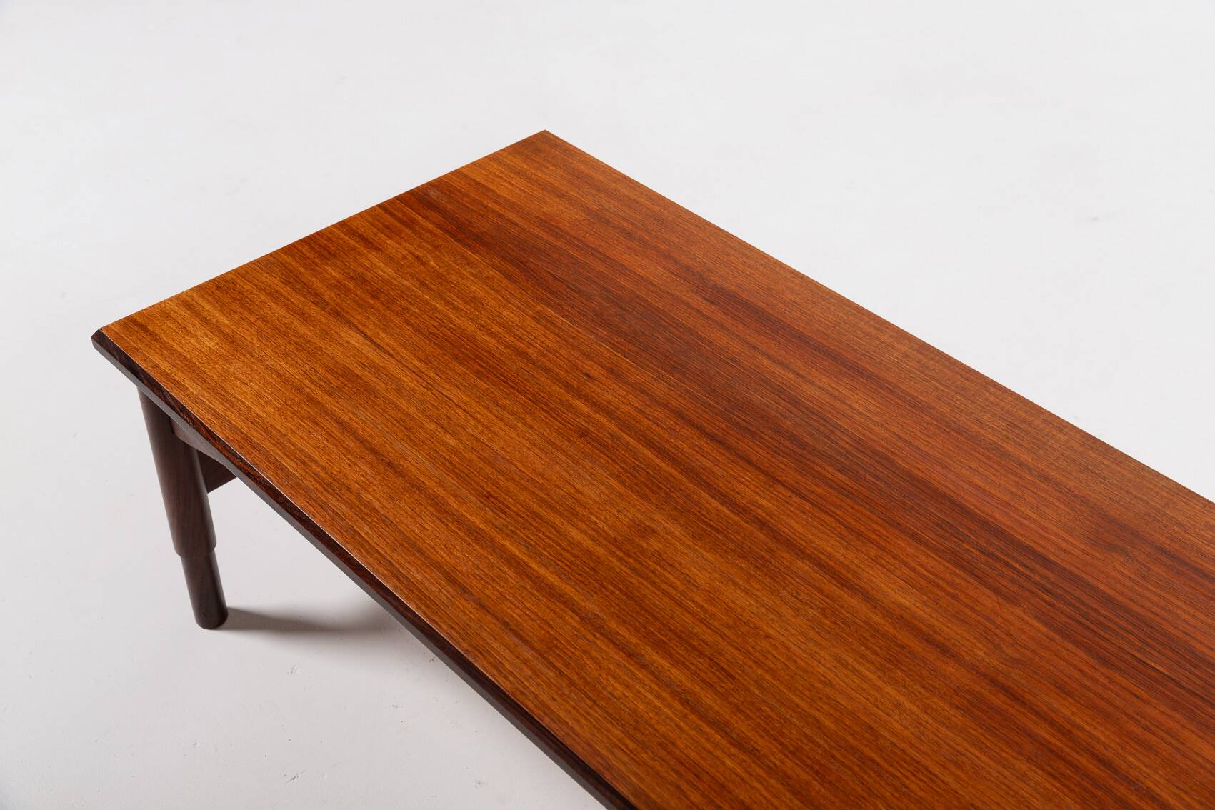 Vintage spectacular veneer coffee table from Saporiti, 1960’s Italy