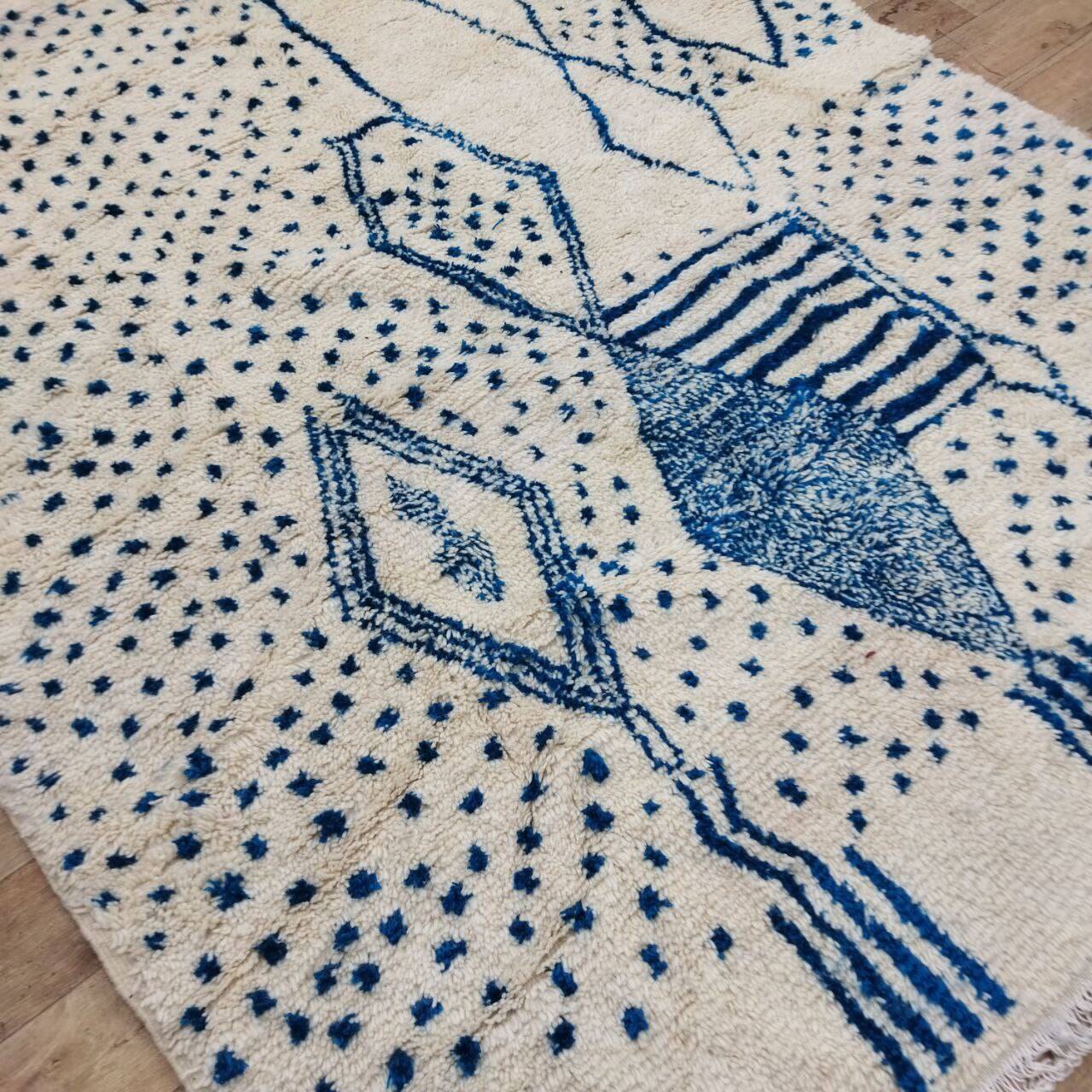 Azilal Berber rug in handmade wool 285 X 210 CM