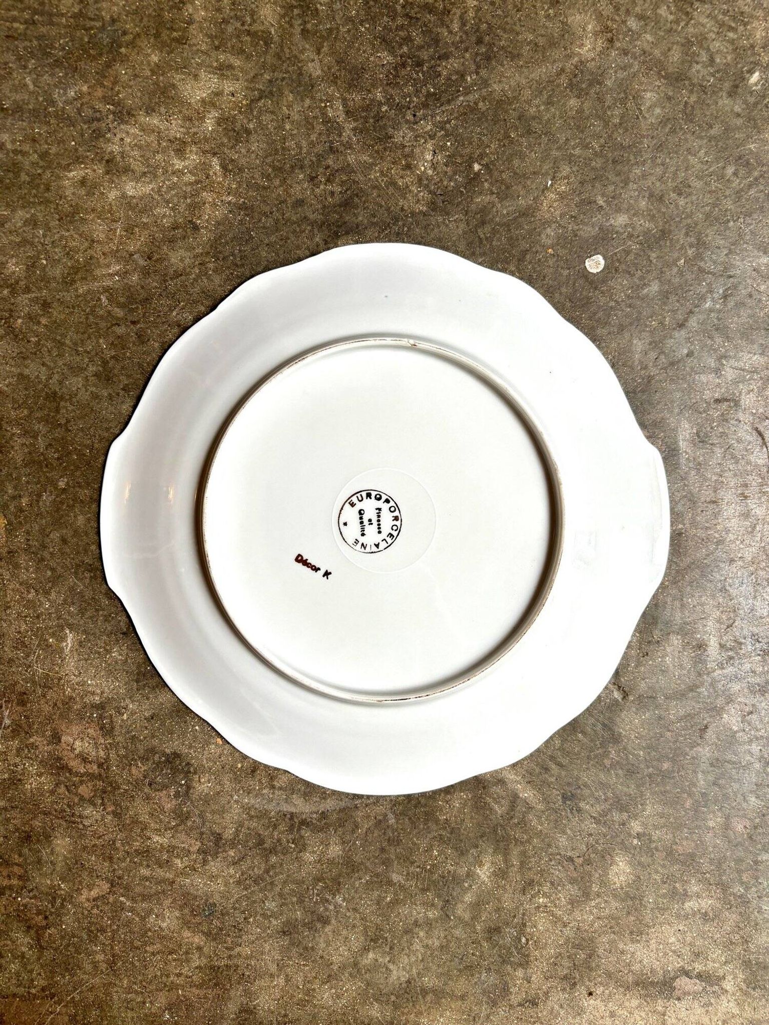 Europorcelaine round dish with ears in white and gold porcelain