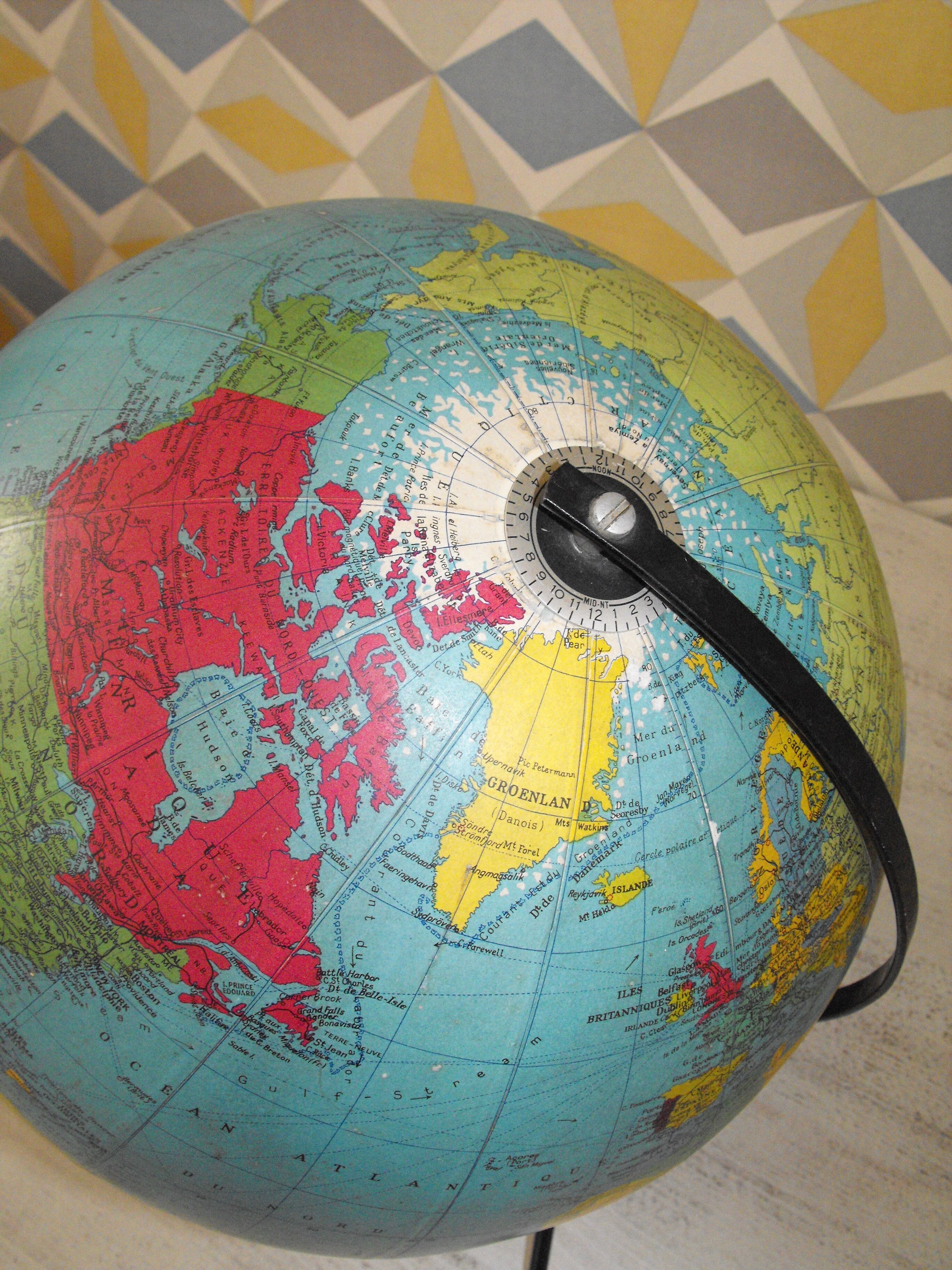 Grand Globe land diameter 31cm Taride from 1962 .