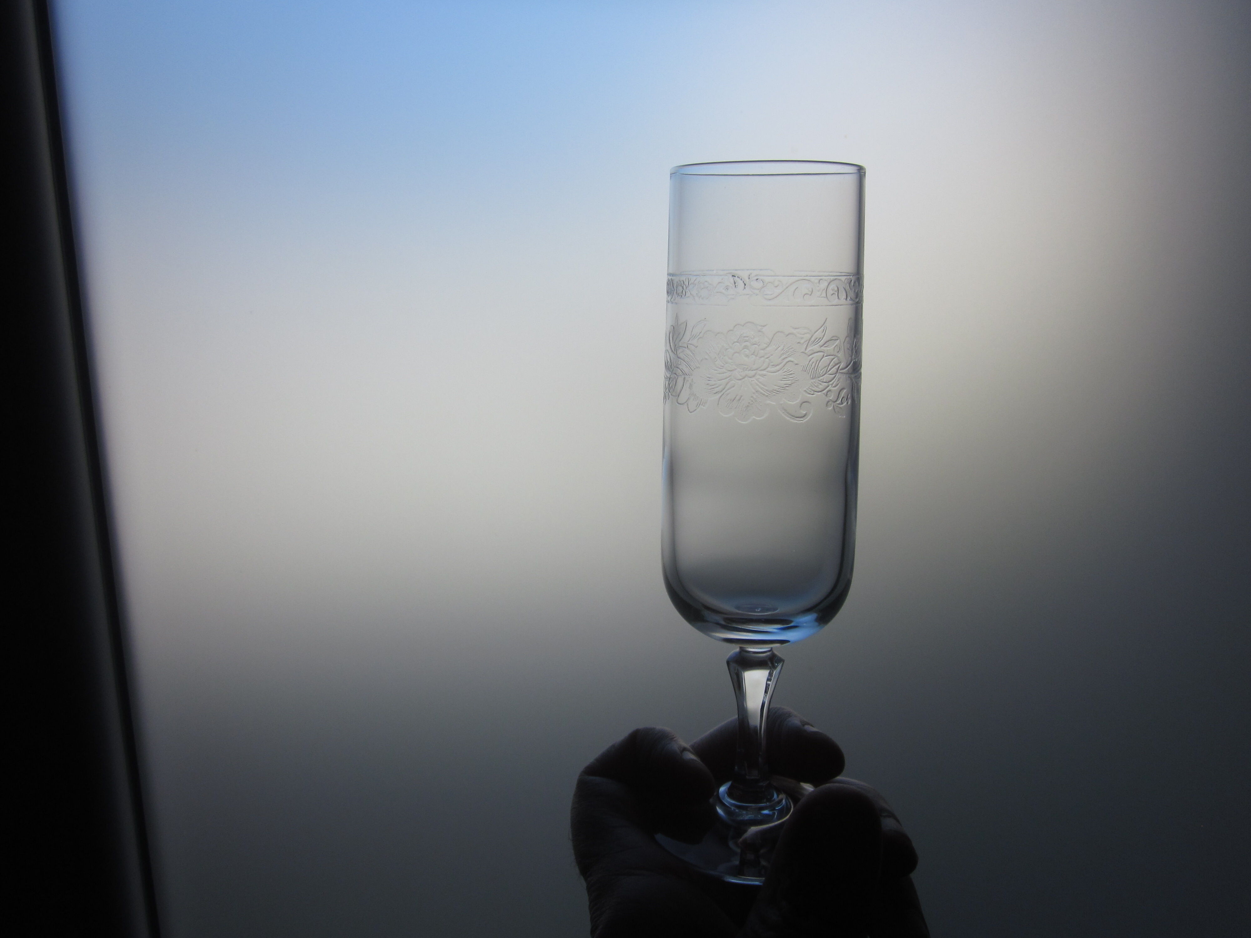 8 champagne flutes in crystal engraved in relief model Matignon