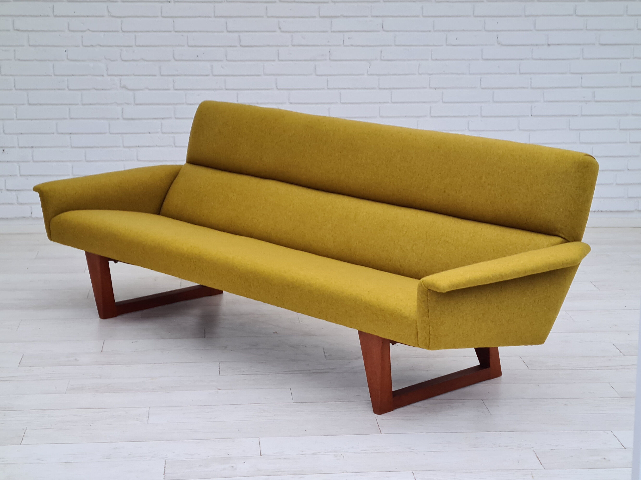Canapé 3 modèle H.M.11, design danois par Illum Wikkelsø