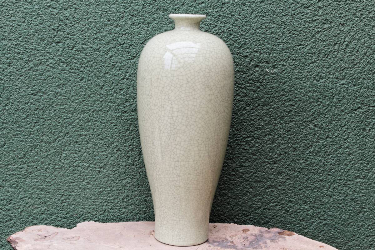 Cracked porcelain vase from China
