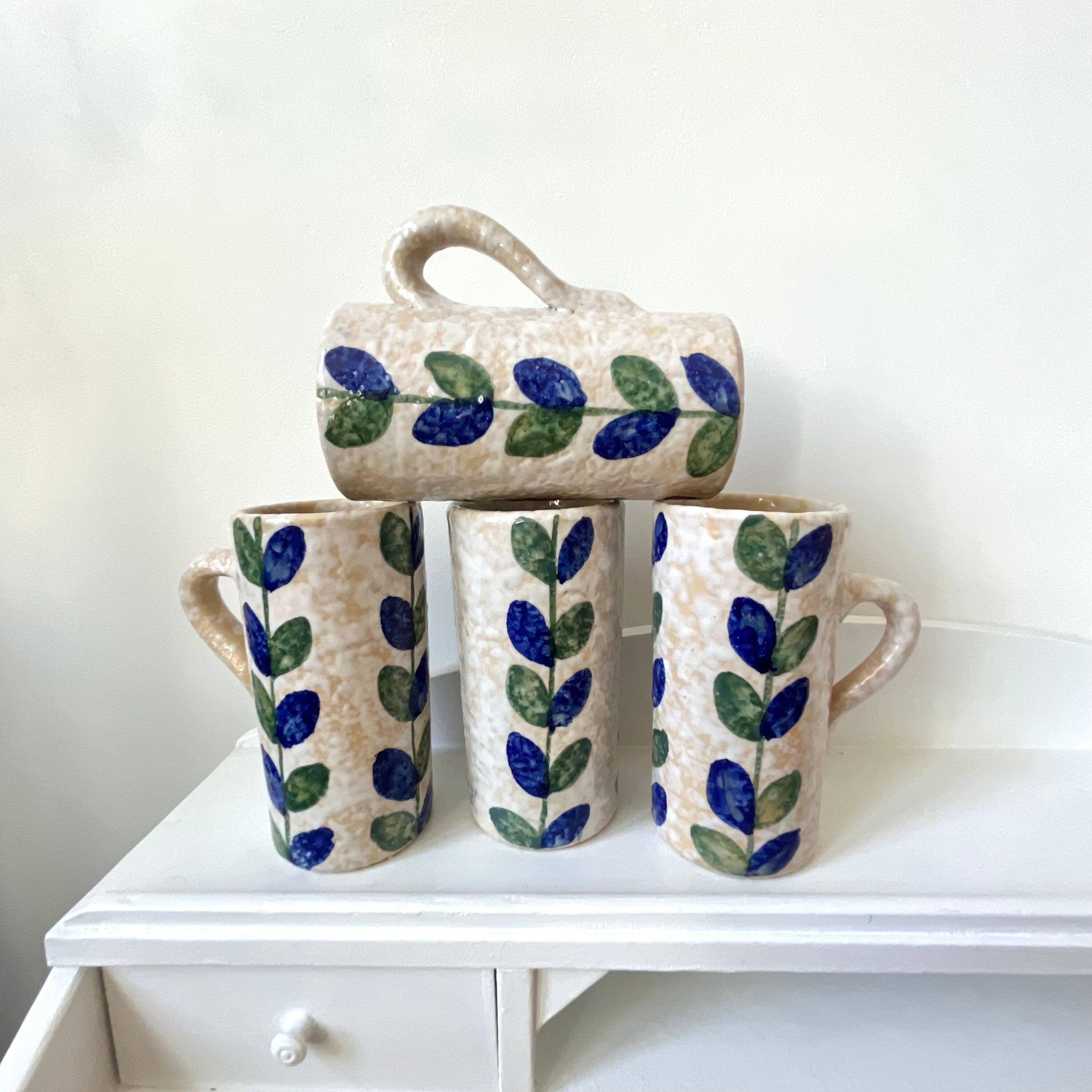 4 mugs stoneware flower decoration
