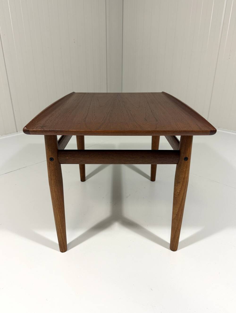 Grete Jalk teak side table or coffee table Glostrup Møbelfabrik Denmark