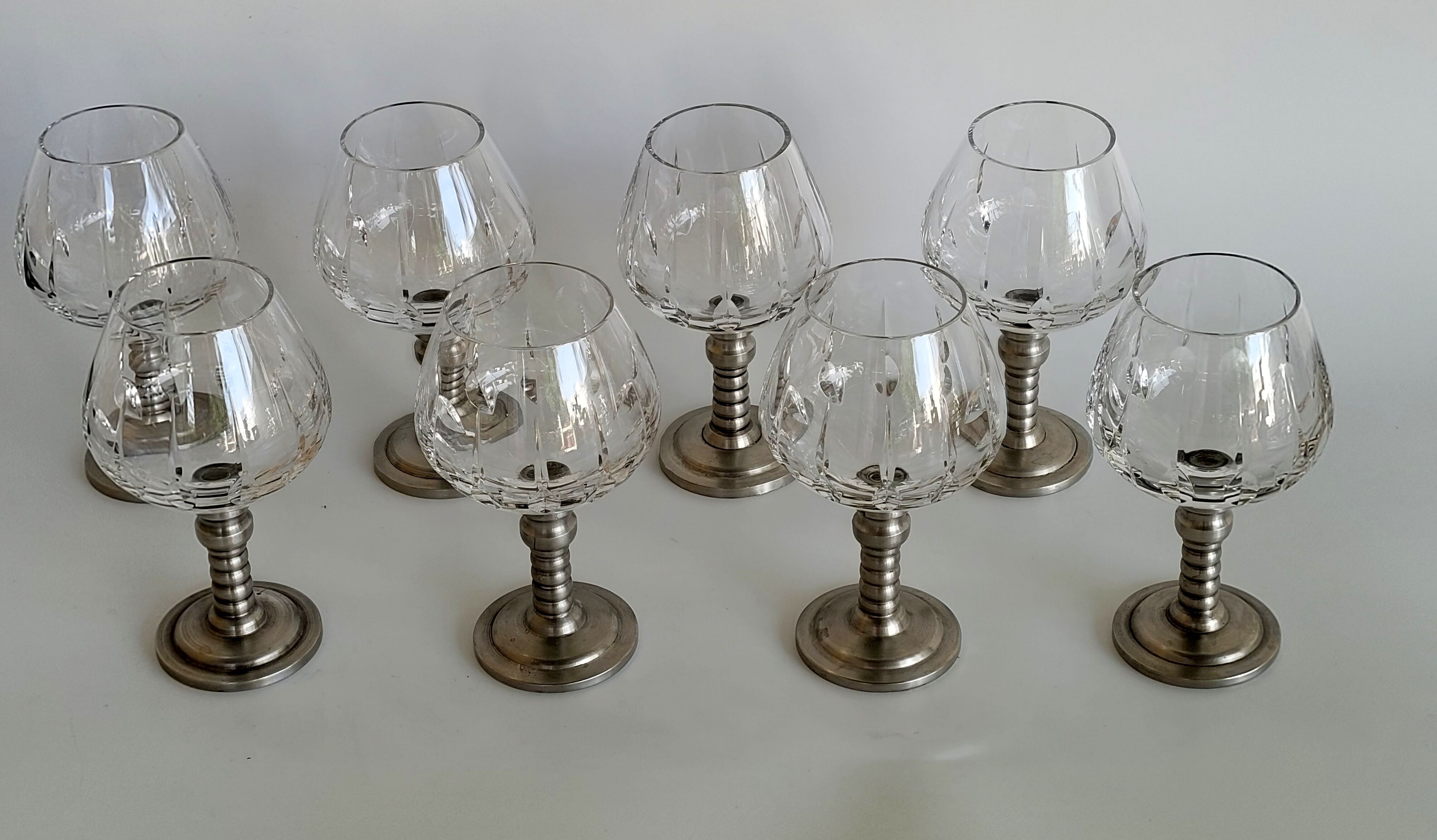 Series of eight crystal wine glasses with tin foot 95° 350 ml