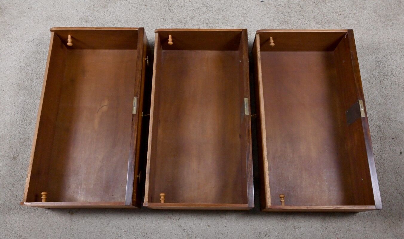 Small chest of drawers in amboyna and rosewood, Louis XVI style – 1940