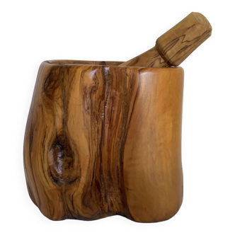 Solid wood mortar and its pestle