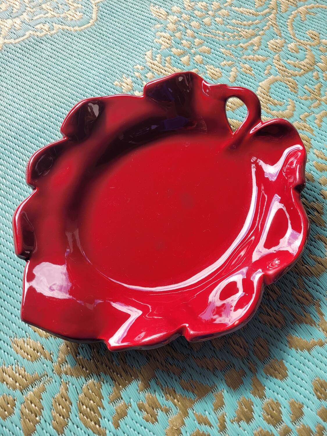 Plat feuille Cerenne Vallauris rouge