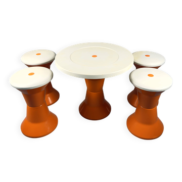 Ensemble de tabourets et table Space Age – Plastique orange et blanc, style italien vintage.