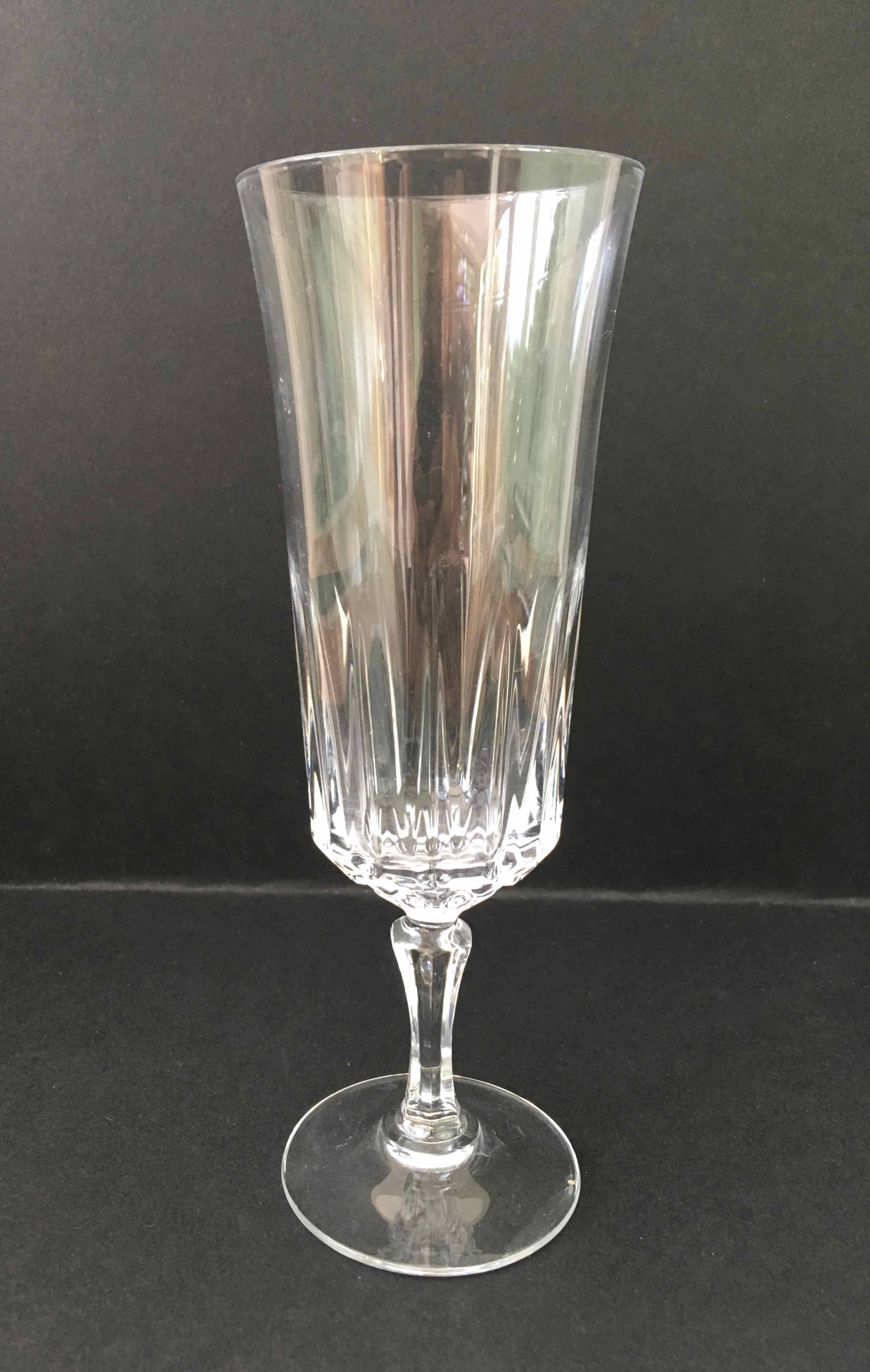 6 dissimilar champagne flutes