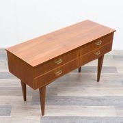 Enfilade/commode des années 1950 en noyer. Excellent état d'origine.