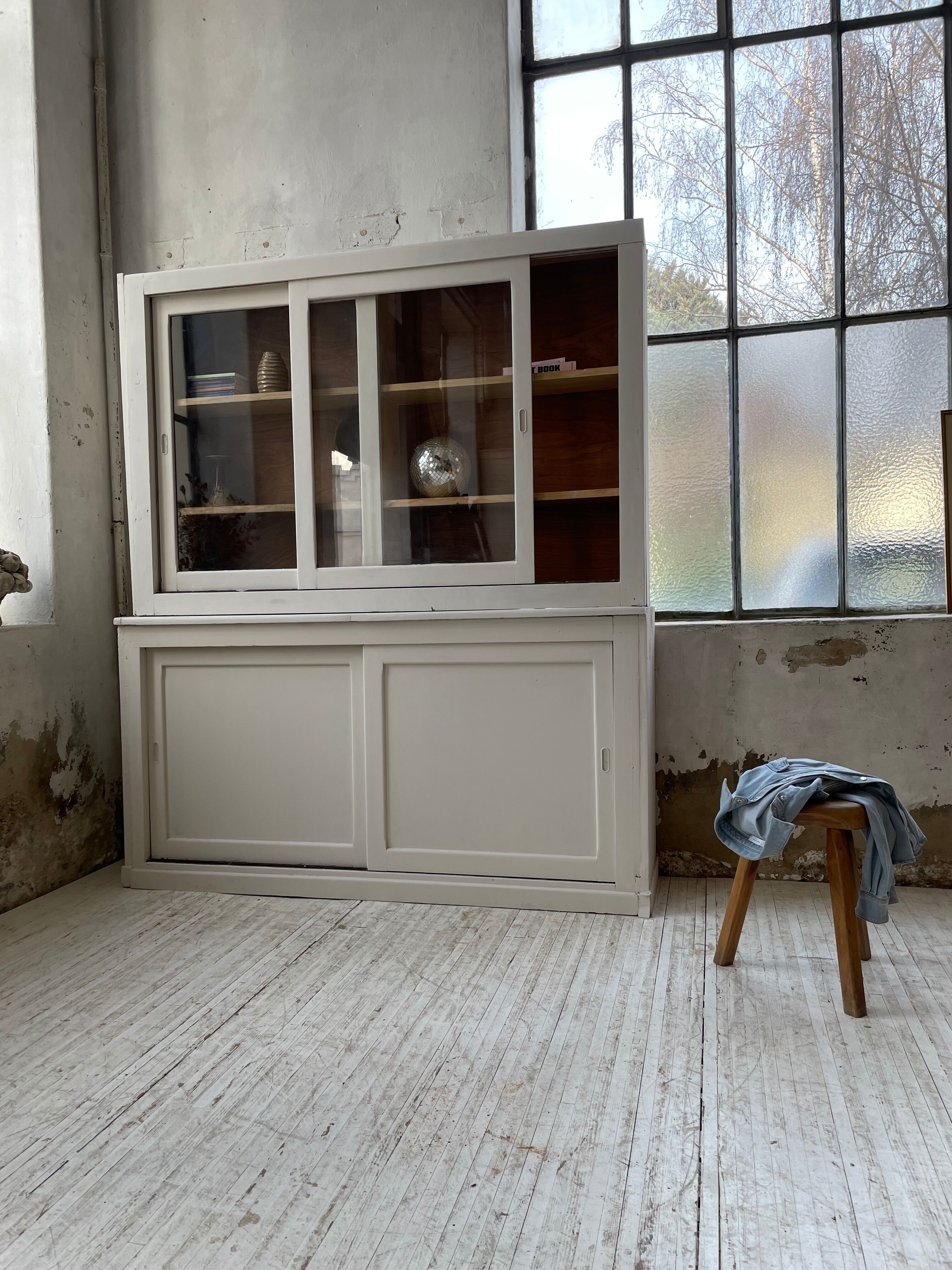 Library showcase ivory white sliding doors