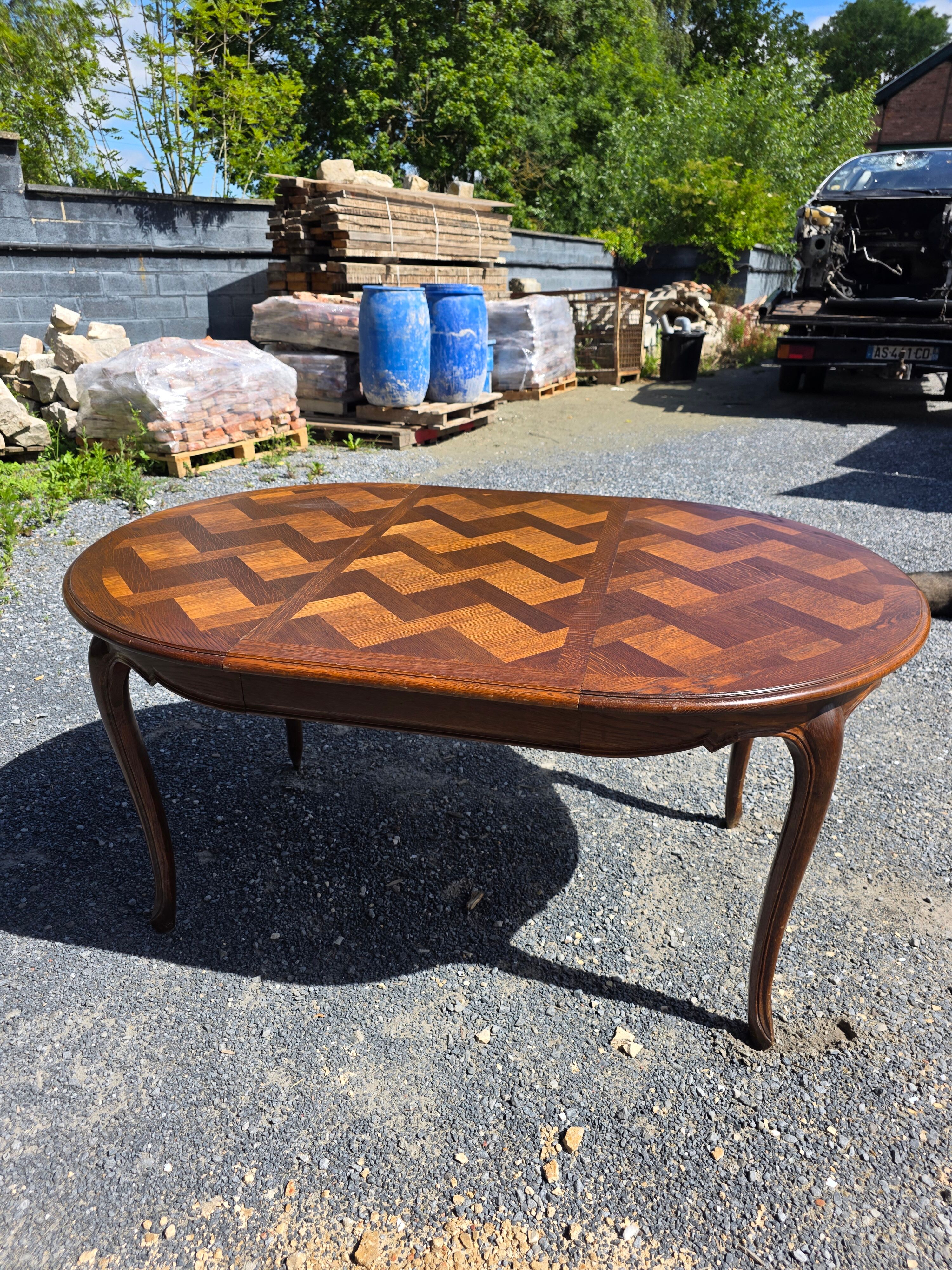 Extendable table in Louis XV style in oak (2 extensions)