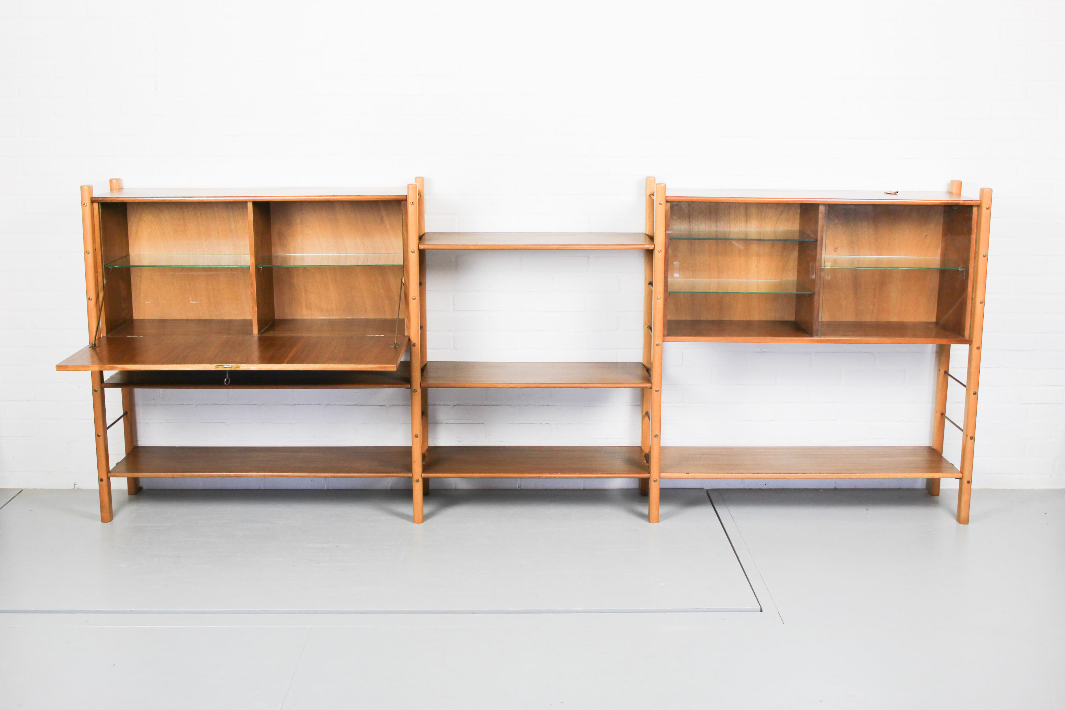 William Watting walnut wall rack Fristho Franeker, 1956