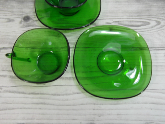 Set of 4 cups and saucers in Vereco green glass