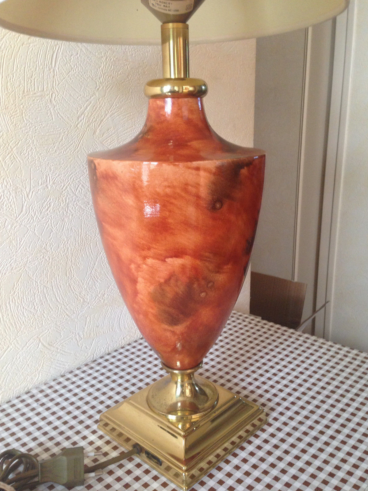 Lamp of the dolphin show