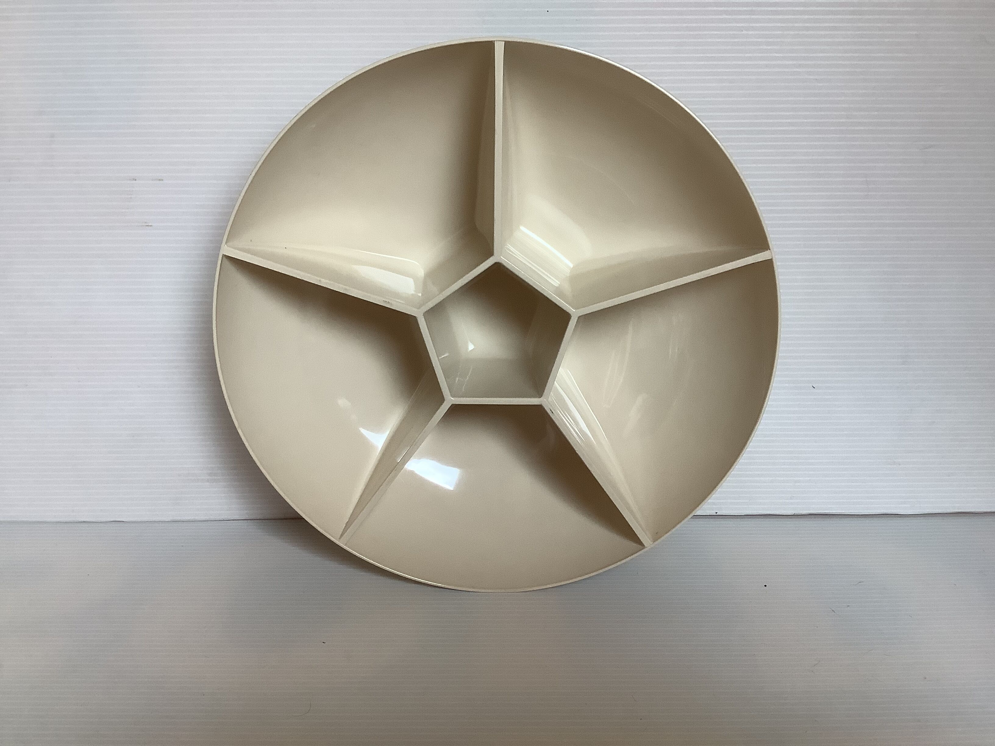 Beige and brown Emsa servant