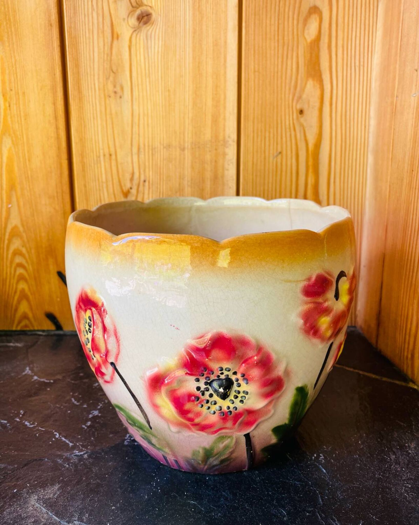 Cache pot en faïence barbotine