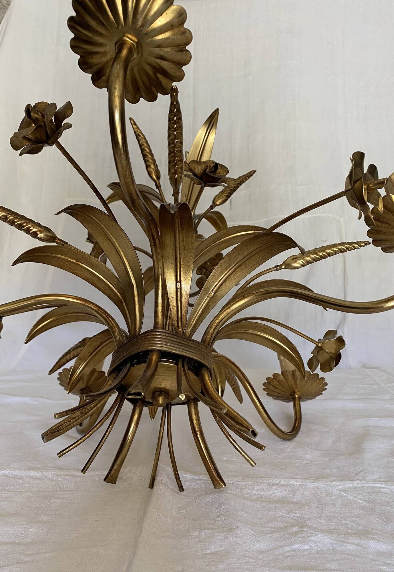 Hans Kögl-style 6-arm chandelier in gilded metal, 1970s, with two wall lights