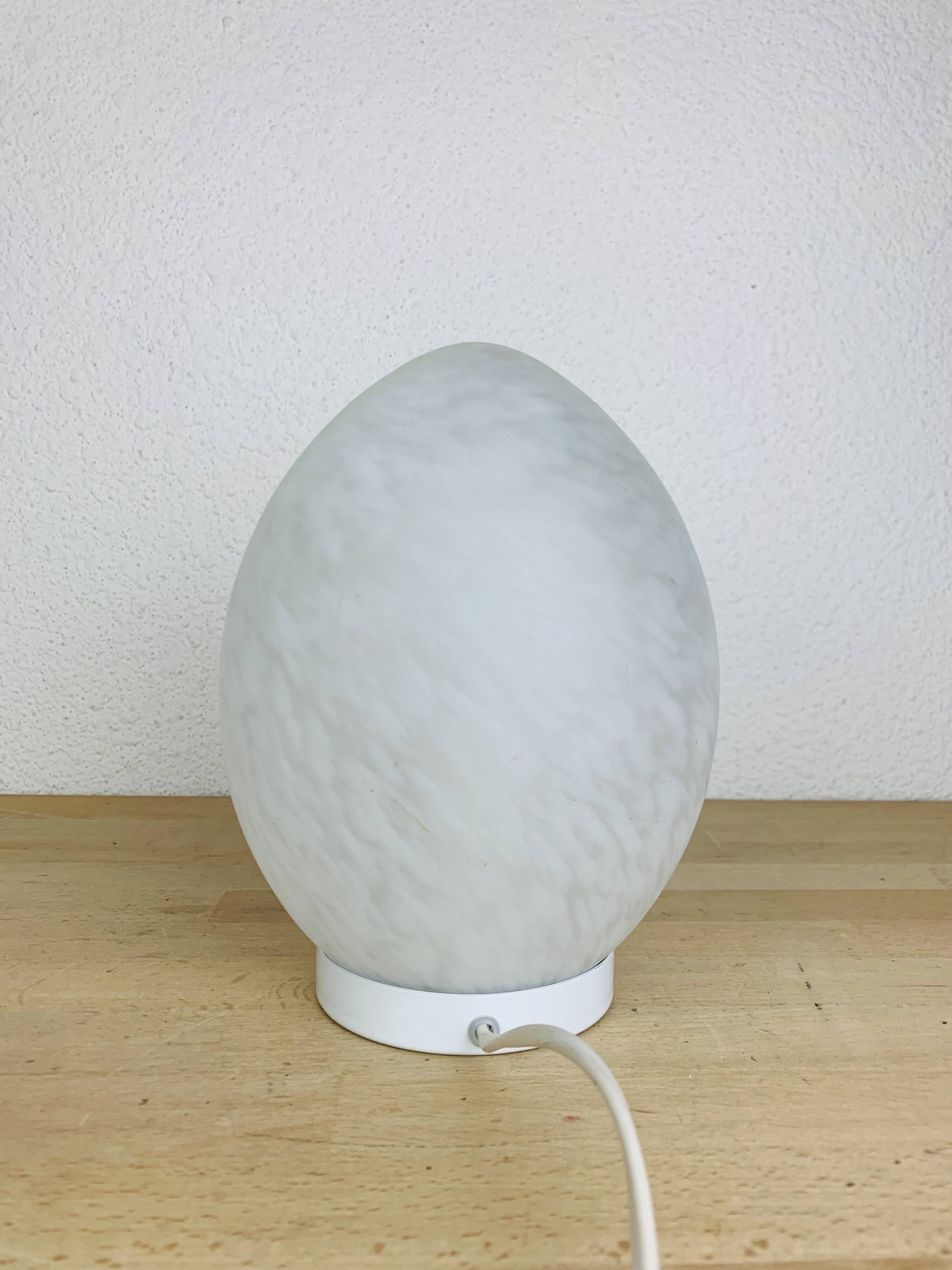 Lampe œuf Domec en verre moucheté de Vianne