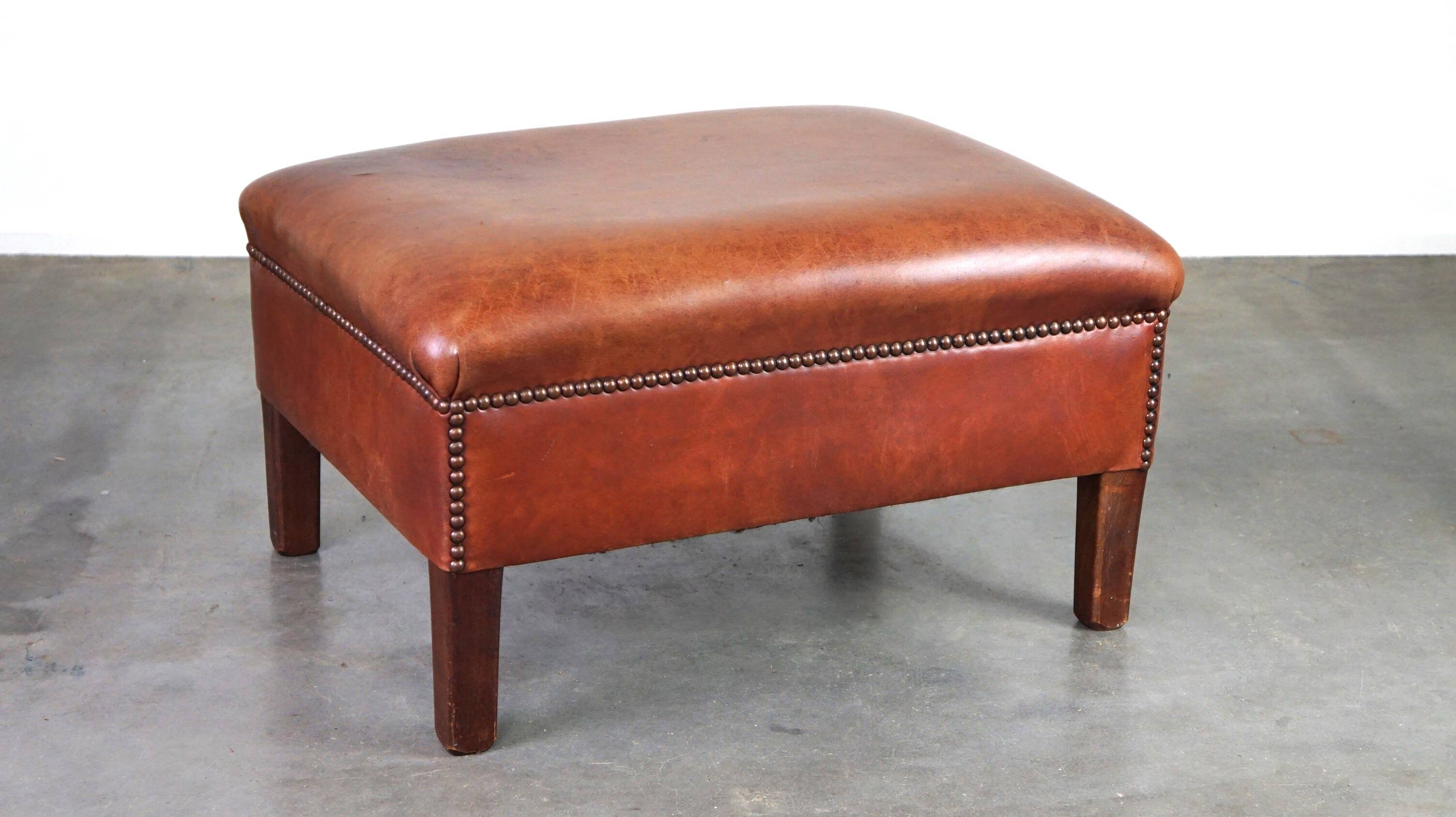 Leather ottoman in classic English style finished with decorative nails