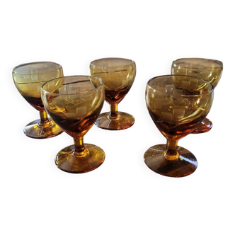 5 verres à pied ambré, années 60