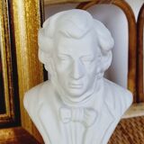Small Chopin bust in white biscuit